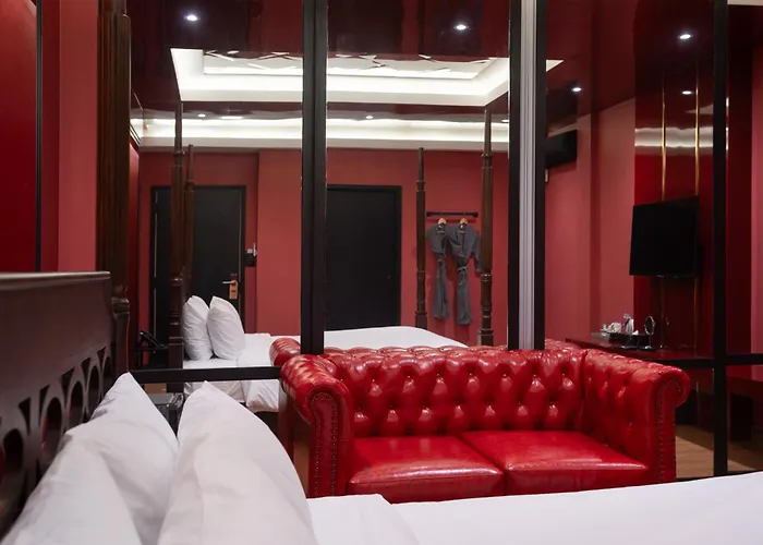 G Boutique Silom 3*