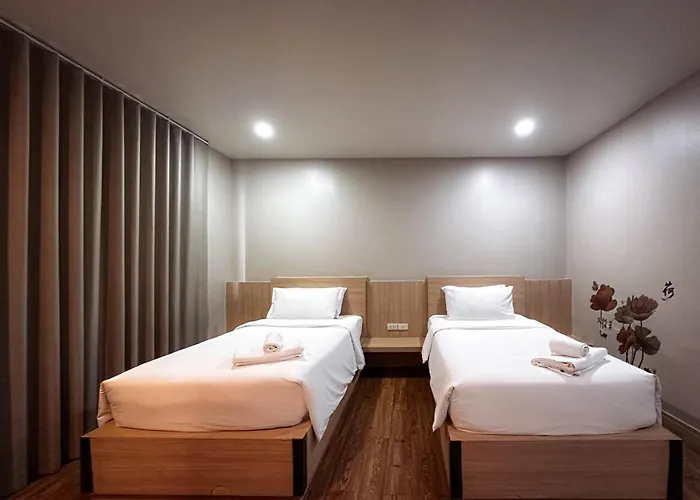 G Boutique Silom 3*