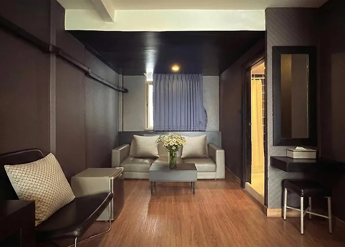G Boutique Silom ホテル 3*
