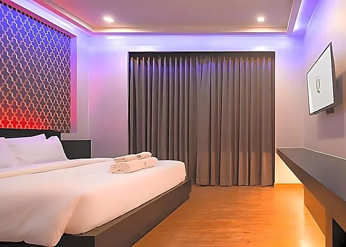 G Boutique Silom 3*