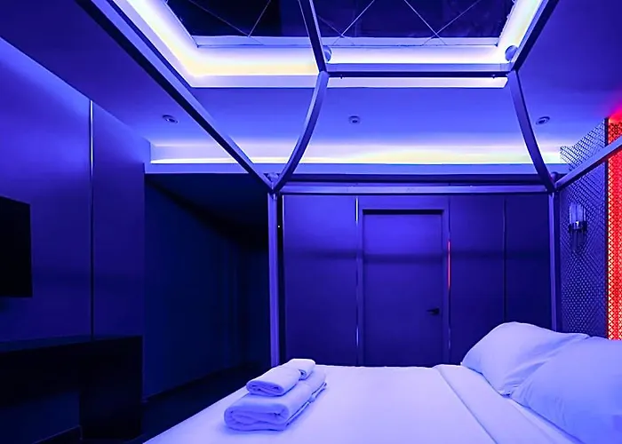 G Boutique Silom 3*